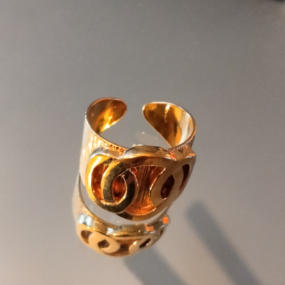 Vintage Yellow GOLD TONE Ring Swirl  Signet